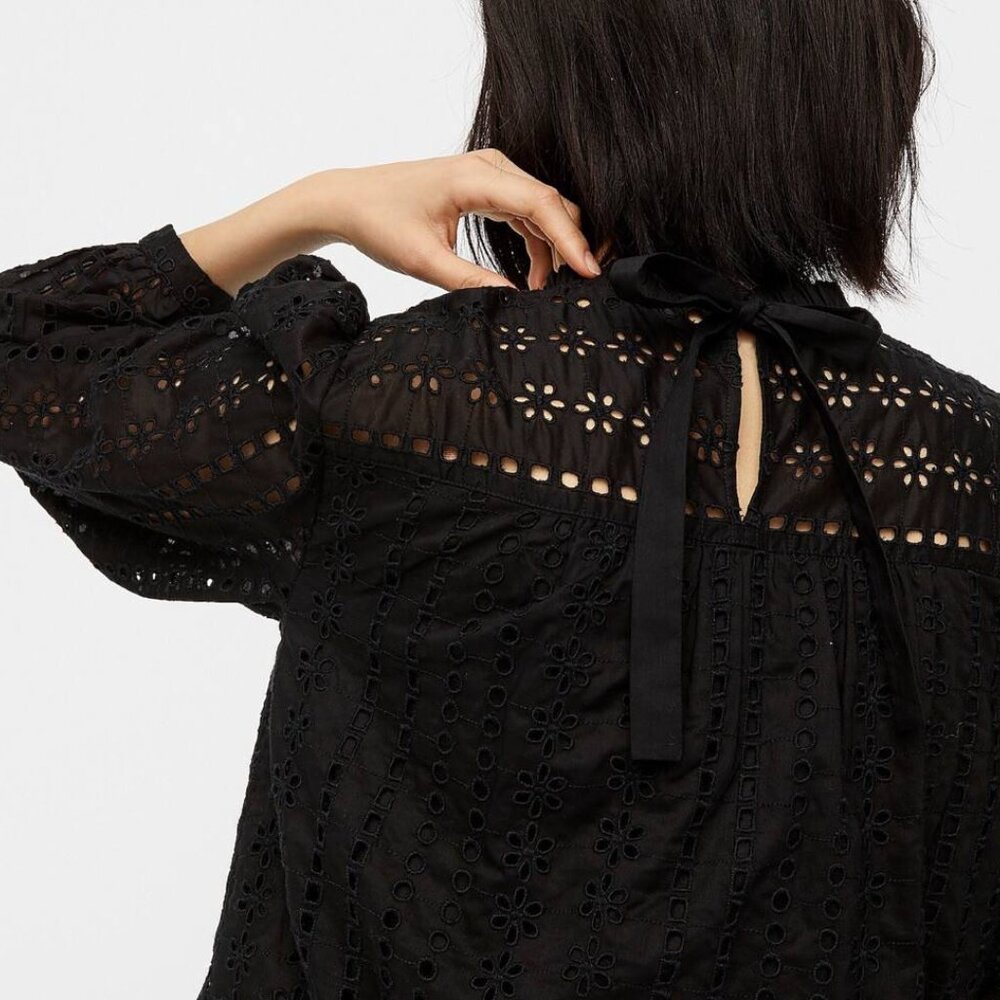 NWT J. Crew Tie-back top in ditsy eyelet Black size S $98 - Picture 3 of 9